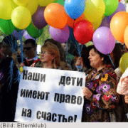 Der Elternklub aus St. Petersburg unterst&amp;amp;amp;amp;uuml;tzt Schwule, Lesben, Bisexuelle und Trans*-Menschen - auch auf Demos.
