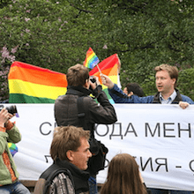 Trotz offiziellen Verbots: Mutige Demonstranten beim Moskau Pride 2008 (Foto: Nikolai Alekseev)