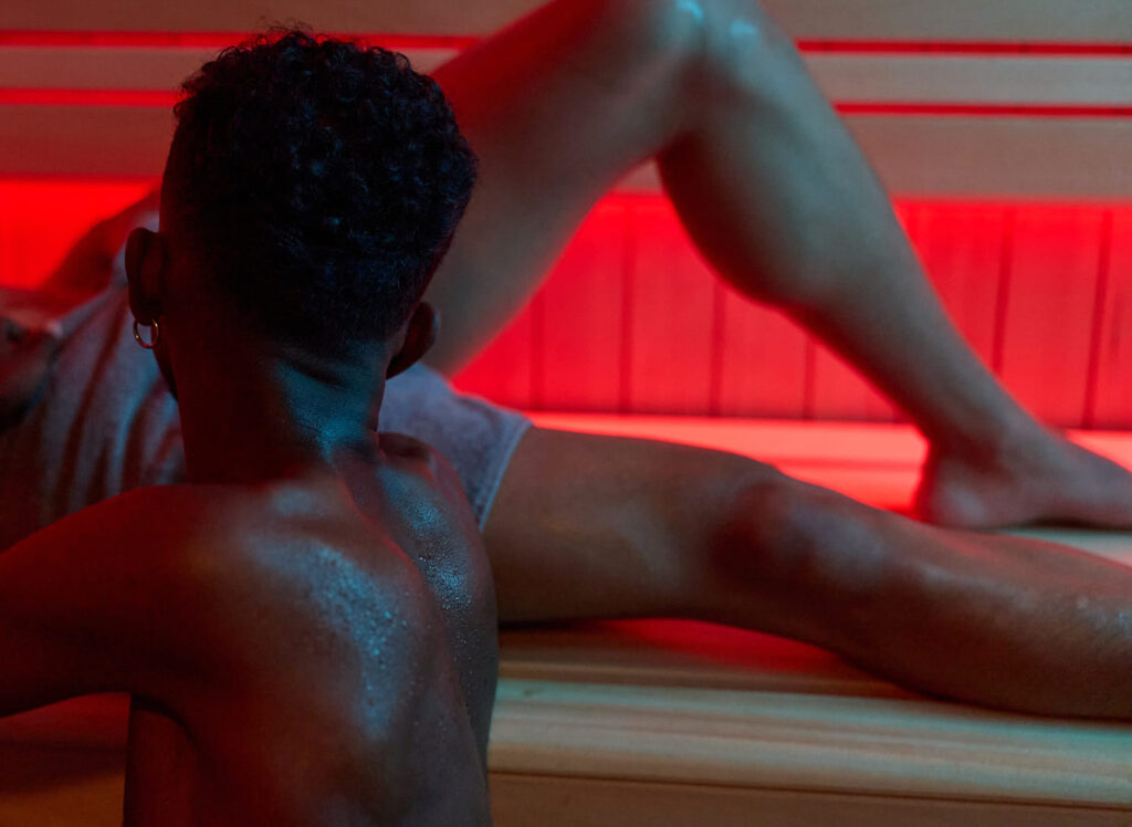 Hamam sex: Two men are lying close together on a bench