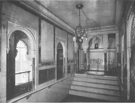 Historical photograph of the pool in the ladies’ steam bath at the Vienna Central Baths