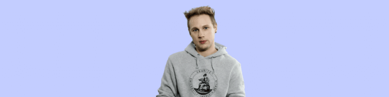 Coming Out trotz Beziehung mit einer Frau: Dennis’ Weg zu sich selbst