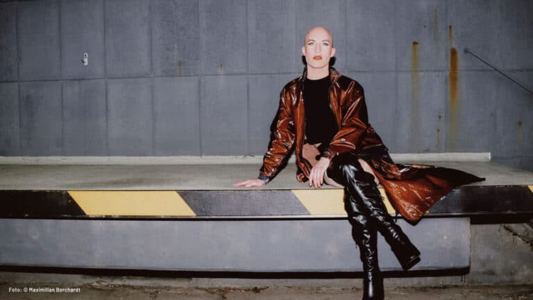 Stolze Stimme der Queerness: LEOPOLD im Interview