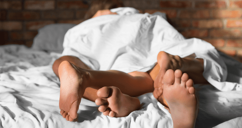 Two men in intimate proximity - symbolising self-determined, gay sexuality beyond clichés.