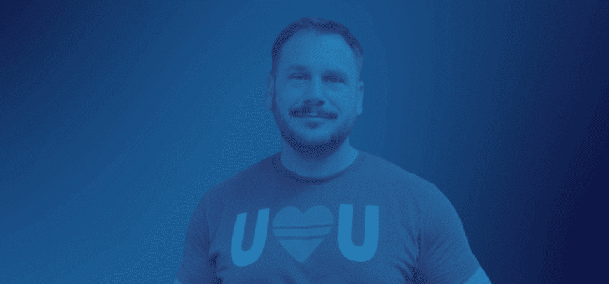 „Porn actor Florian wears a U=U shirt and talks openly about HIV and acceptance.“