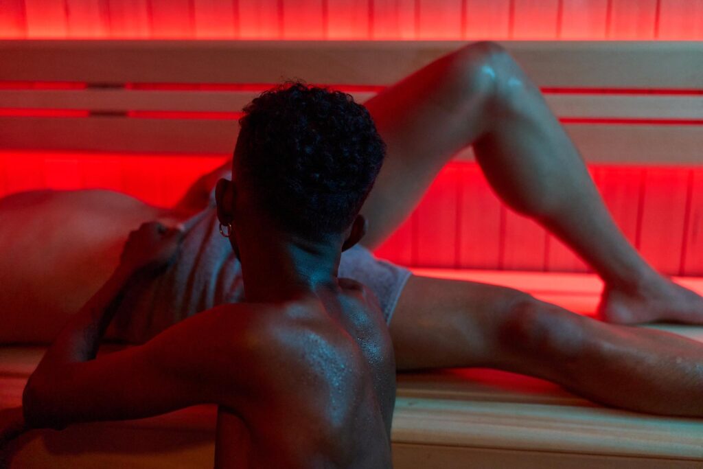 Symbolic image for intensive porn consumption, addictive behaviour and the question of when porn becomes a burden on everyday life.