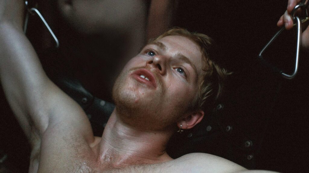 Johan in einer intensiven Sexszene in der gay sauna im Film „Sauna“.