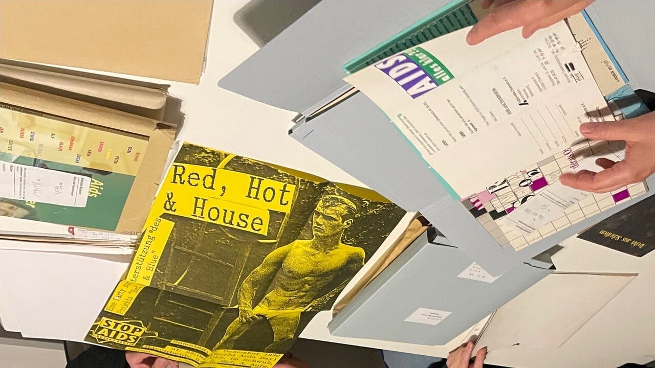 Archivmaterial zur HIV-Aufklärung der 1980er im Schwulen Museum Berlin